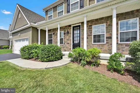 628 Warminster Ln, Lititz, PA 17543 photo 2