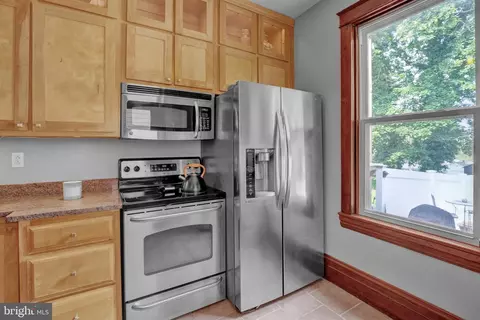 Entry Way - 123 S Cedar St, Lititz, PA 17543 photo 4 of 7