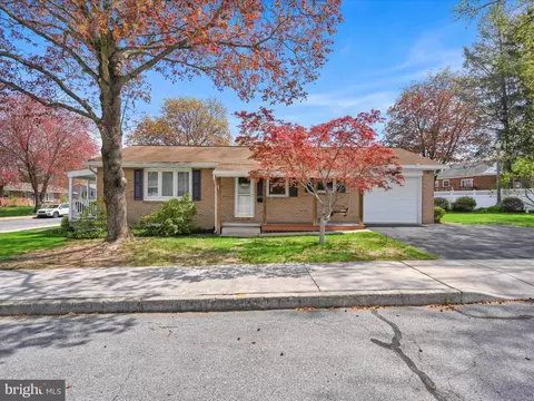 52 Circle Dr, Ephrata, PA 17522