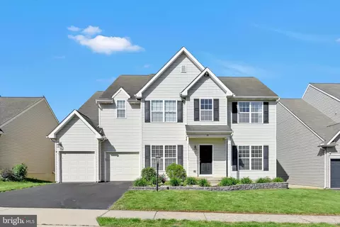 82 Grayson Ave, East Earl, PA 17519