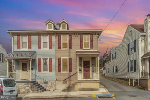646 E Market St, Marietta, PA 17547