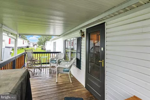 104 Silver Wind Ct S, Lancaster, PA 17603
