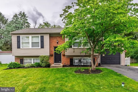 2837 Pebblebrook Dr, Lancaster, PA 17601