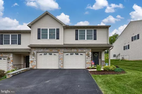 17 S Southwoods Dr, Elizabethtown, PA 17022