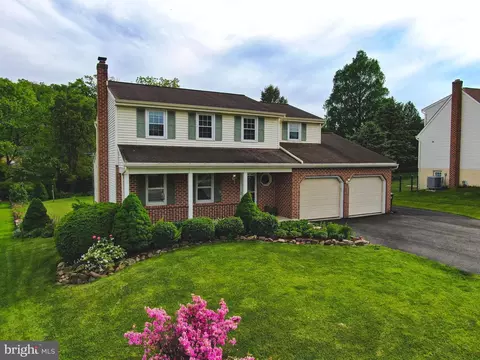 10 Eastbrooke Dr, Ephrata, PA 17522
