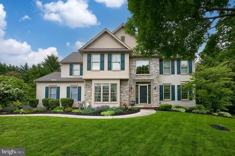 1350 Hyde Park Dr, Lancaster, PA 17601