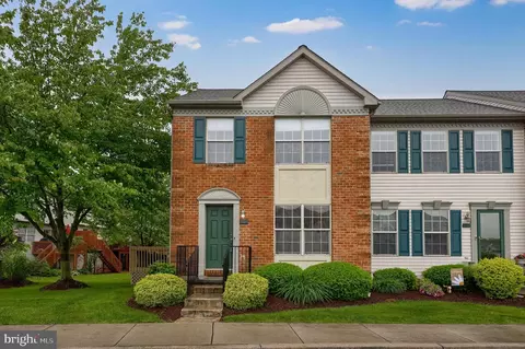 402 Cobblestone Ln, Lancaster, PA 17601