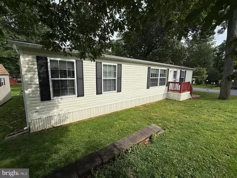 25 Rainbow Cir, Elizabethtown, PA 17022