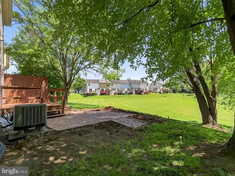 Exterior - 41 Laurie Ln, Lititz, PA 17543 photo 3 of 4