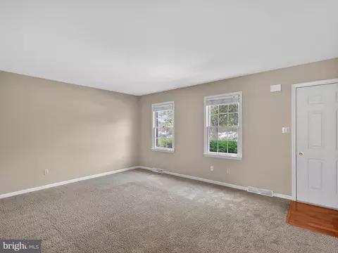 Living - 41 Laurie Ln, Lititz, PA 17543 photo 1 of 3