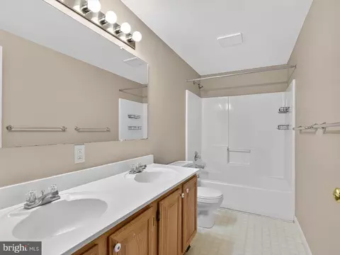 Bath - 41 Laurie Ln, Lititz, PA 17543 photo 2 of 2