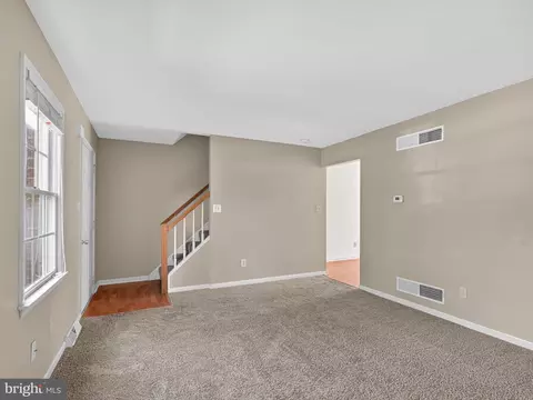 Living - 41 Laurie Ln, Lititz, PA 17543 photo 2 of 3