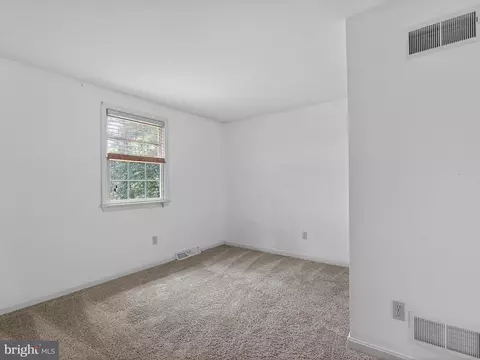 Bedroom - 41 Laurie Ln, Lititz, PA 17543 photo 3 of 5
