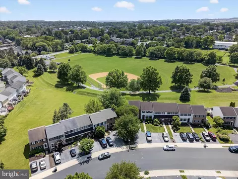 View/Area - 41 Laurie Ln, Lititz, PA 17543 photo 1 of 7