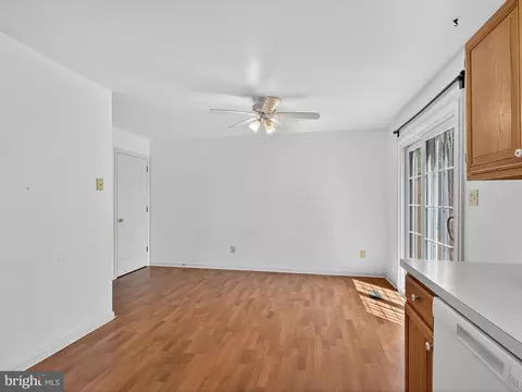Living - 41 Laurie Ln, Lititz, PA 17543 photo 3 of 3