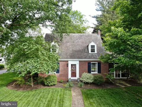 1598 Hollywood Dr, Lancaster, PA 17601