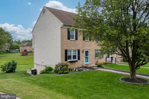 2614 Northfield Dr, East Petersburg, PA 17520