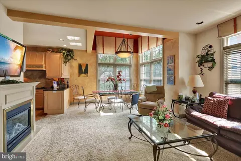 Living - 612 Northfield Rd, Lititz, PA 17543 photo 3 of 4