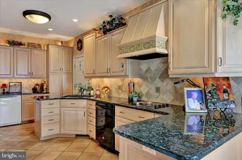 Kitchen - 612 Northfield Rd, Lititz, PA 17543 photo 1 of 3