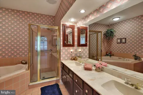 Bath - 612 Northfield Rd, Lititz, PA 17543 photo 1 of 5