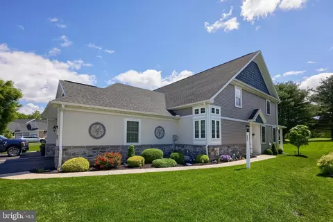 252 Sawgrass Dr, Millersville, PA 17551
