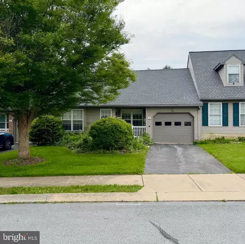 14 Burr Oak Dr, Millersville, PA 17551