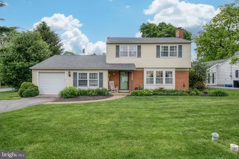 1818 Longview Dr, Lancaster, PA 17601