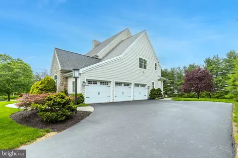 311 Sarsen Dr, Lititz, PA 17543 photo 4