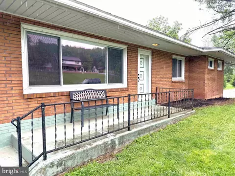 152 E Church St, Stevens, PA 17578