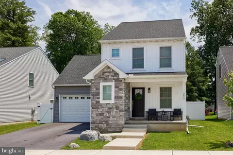 395 Hensley St, Lititz, PA 17543