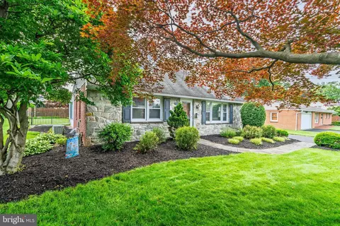 6360 Carpenter St, East Petersburg, PA 17520