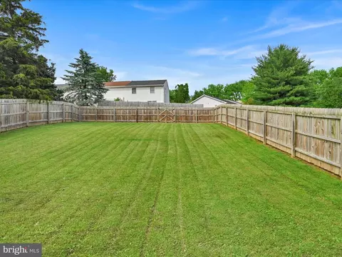 Exterior - 461 Crosswinds Dr, Lititz, PA 17543 photo 5 of 6