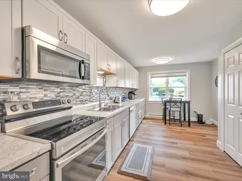 Kitchen - 461 Crosswinds Dr, Lititz, PA 17543 photo 1 of 5