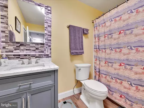 Bath - 461 Crosswinds Dr, Lititz, PA 17543 photo 2 of 2