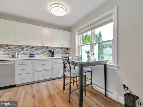 Kitchen - 461 Crosswinds Dr, Lititz, PA 17543 photo 2 of 5