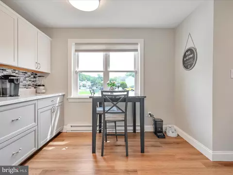 Kitchen - 461 Crosswinds Dr, Lititz, PA 17543 photo 3 of 5