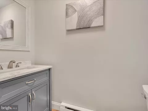 Bath - 461 Crosswinds Dr, Lititz, PA 17543 photo 1 of 2