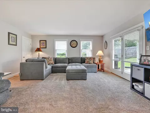Living - 461 Crosswinds Dr, Lititz, PA 17543 photo 2 of 3