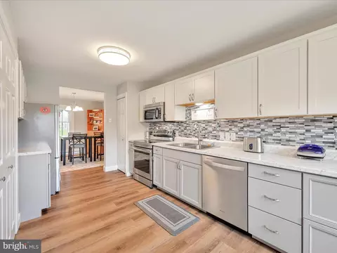 Kitchen - 461 Crosswinds Dr, Lititz, PA 17543 photo 4 of 5