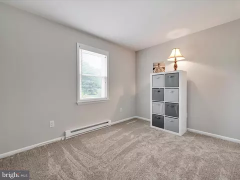 Bedroom - 461 Crosswinds Dr, Lititz, PA 17543 photo 3 of 4