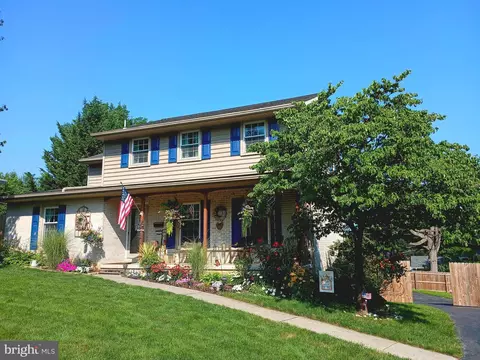 209 Oxford Dr, Lititz, PA 17543 photo 4