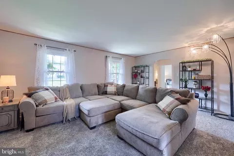 209 Oxford Dr, Lititz, PA 17543 photo 11