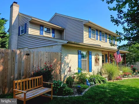 209 Oxford Dr, Lititz, PA 17543 photo 2