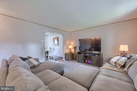 209 Oxford Dr, Lititz, PA 17543 photo 9