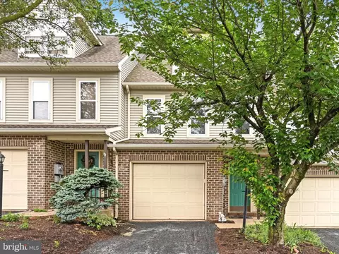 49 Westpointe Dr, Ephrata, PA 17522