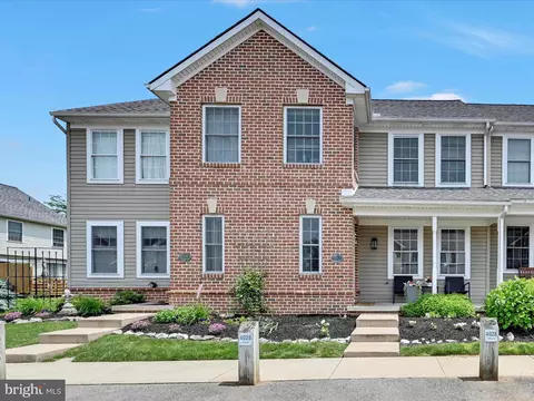 4028 Bradford Cir, Mount Joy, PA 17552