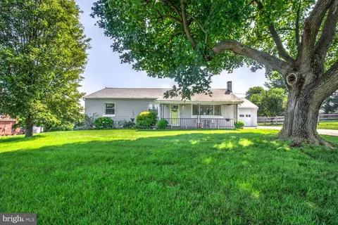 17 Londonvale Rd, Gordonville, PA 17529