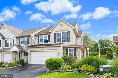 220 S Brookefield Ln, New Holland, PA 17557
