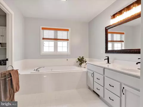 251 N Oak St, Lititz, PA 17543 photo 28