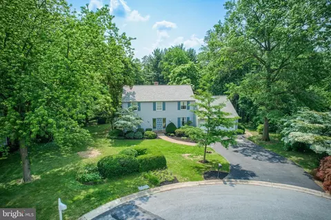 2640 Breezewood Dr, Lancaster, PA 17601